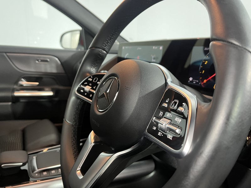 2021 (21) MERCEDES-BENZ GLA 200 Sport Executive 5dr Auto 5543912