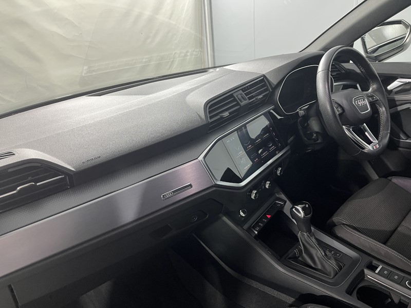 2021 (70) AUDI Q3 35 TDI S Line 5dr S Tronic 5539938