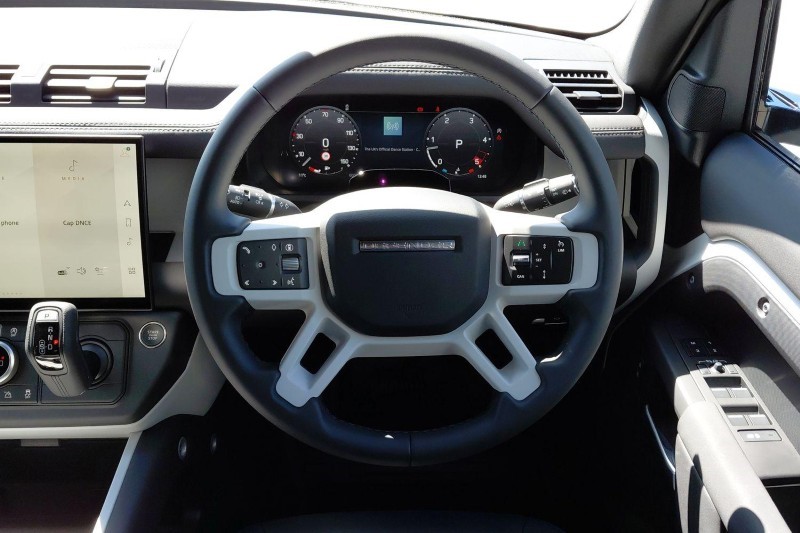  LAND ROVER DEFENDER 3.0 D250 X-Dynamic SE 110 5dr Auto 5329129