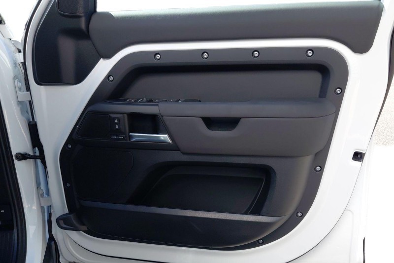  LAND ROVER DEFENDER 3.0 D250 X-Dynamic SE 110 5dr Auto 5329135