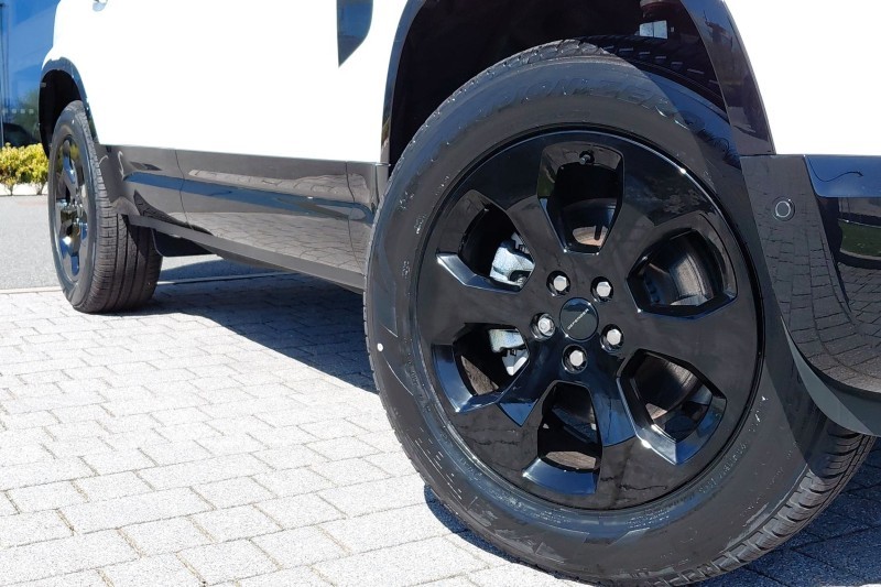  LAND ROVER DEFENDER 3.0 D250 X-Dynamic SE 110 5dr Auto 5329153