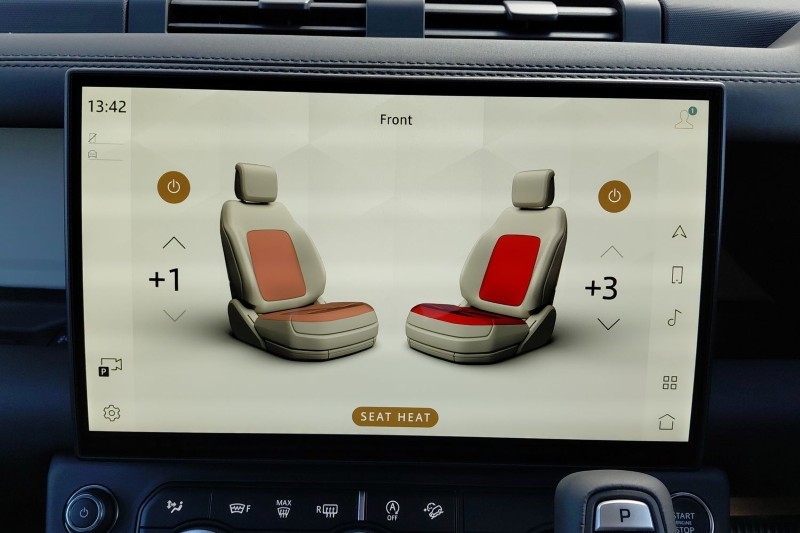  LAND ROVER DEFENDER 3.0 D250 X-Dynamic SE 110 5dr Auto 5329146