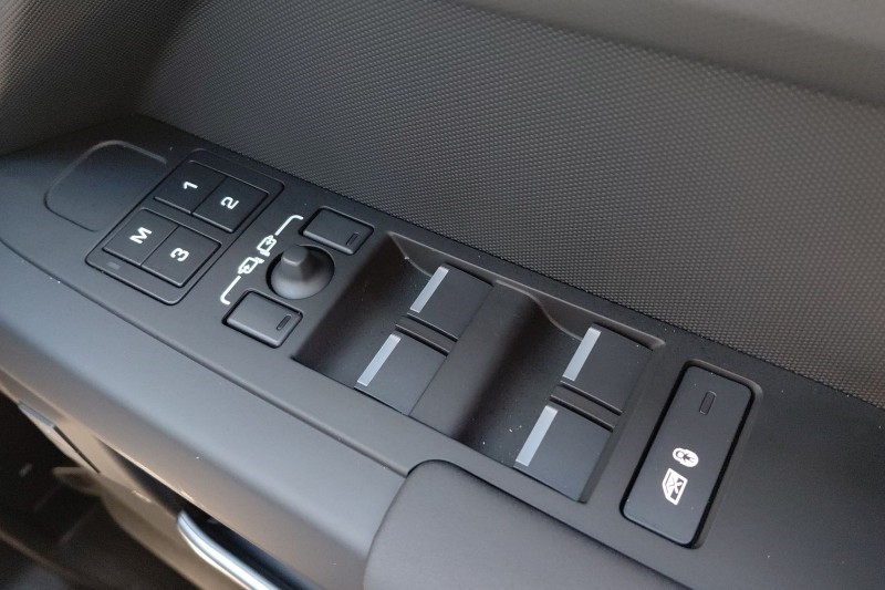  LAND ROVER DEFENDER 3.0 D250 X-Dynamic SE 110 5dr Auto 5329136