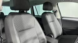 2019 (19) VOLKSWAGEN TIGUAN 2.0 TDi 150 Match 5dr 5710581
