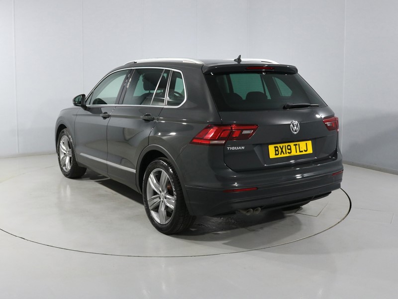 2019 (19) VOLKSWAGEN TIGUAN 2.0 TDi 150 Match 5dr 1