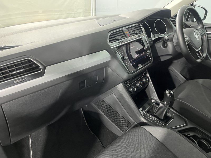 2019 (19) VOLKSWAGEN TIGUAN 2.0 TDi 150 Match 5dr 5710577