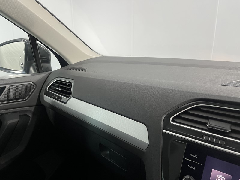 2019 (19) VOLKSWAGEN TIGUAN 2.0 TDi 150 Match 5dr 5710595