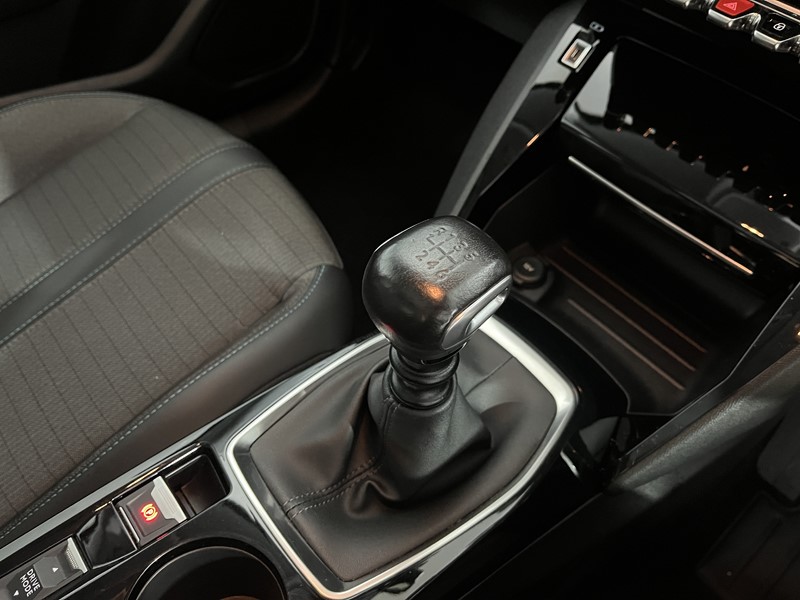 2021 (70) PEUGEOT 208 1.2 PureTech 100 Allure 5dr 5582845