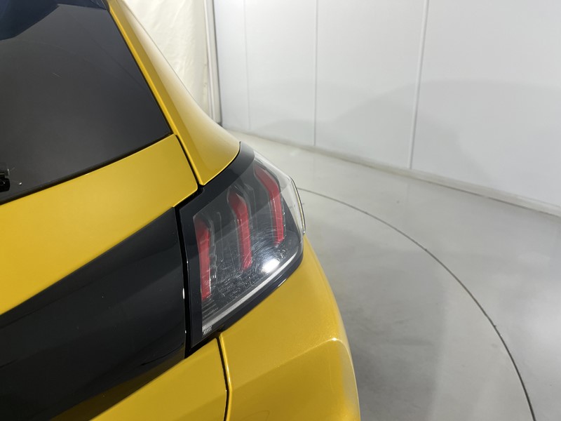 2021 (70) PEUGEOT 208 1.2 PureTech 100 Allure 5dr 5582872