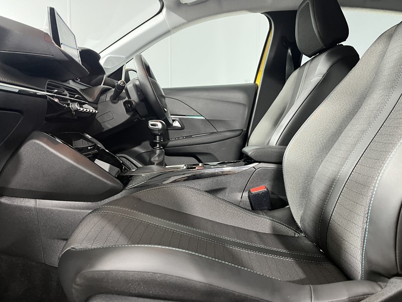 2021 (70) PEUGEOT 208 1.2 PureTech 100 Allure 5dr 5582865