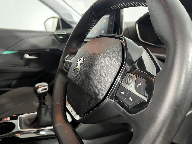 2021 (70) PEUGEOT 208 1.2 PureTech 100 Allure 5dr 5582854