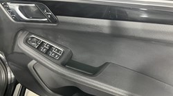 2020 (70) PORSCHE MACAN S 5dr PDK 5597559