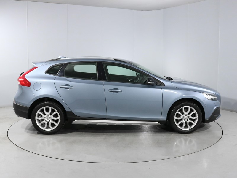 2017 (67) VOLVO V40 T3 [152] Cross Country Nav Plus 5dr 5675943