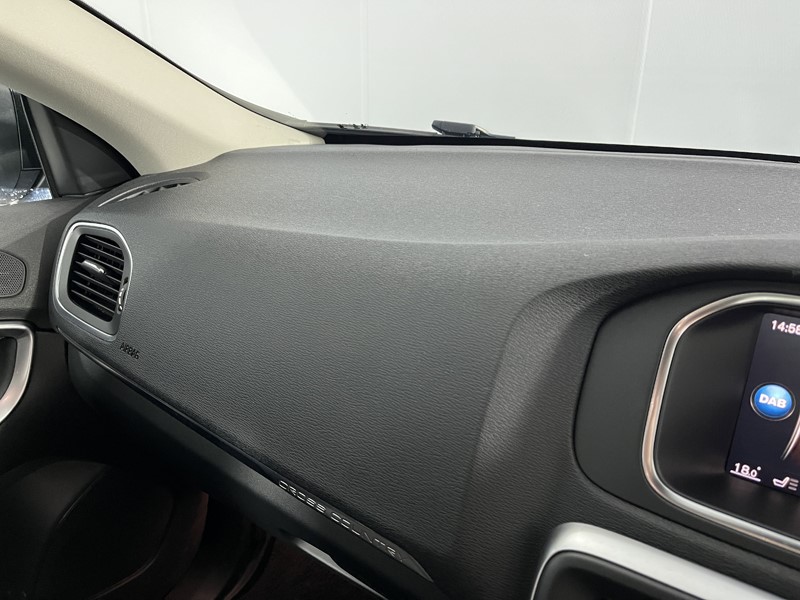 2017 (67) VOLVO V40 T3 [152] Cross Country Nav Plus 5dr 5675966