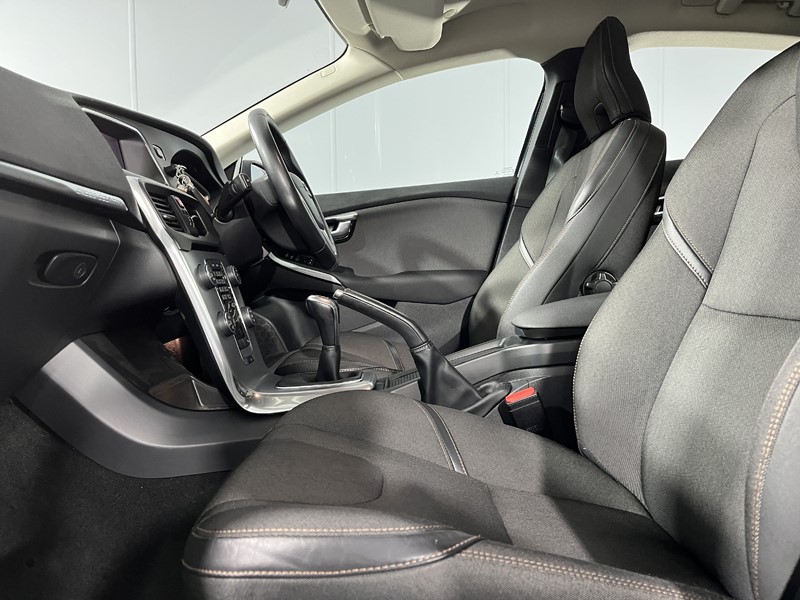 2017 (67) VOLVO V40 T3 [152] Cross Country Nav Plus 5dr 5675971