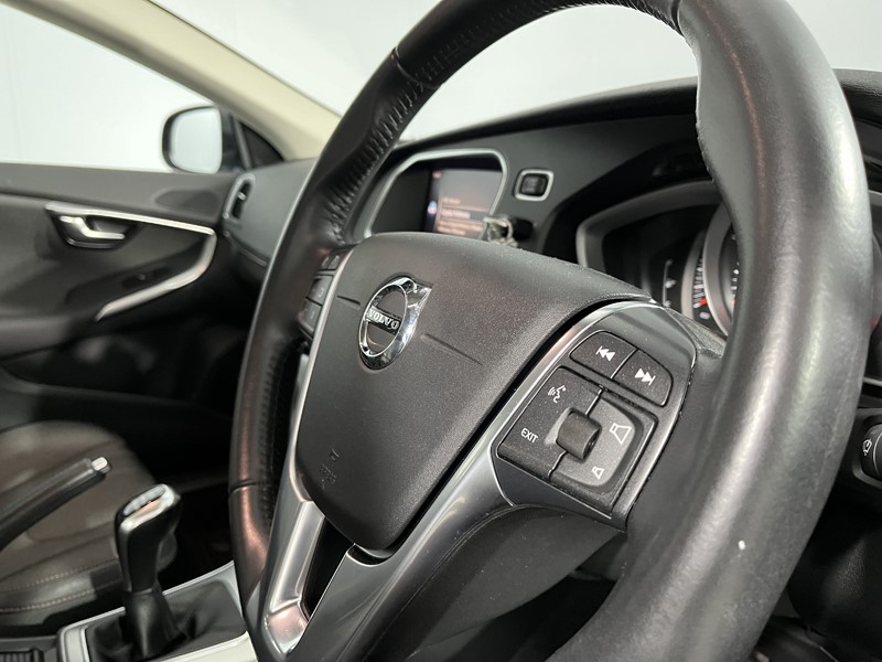 2017 (67) VOLVO V40 T3 [152] Cross Country Nav Plus 5dr 5675962