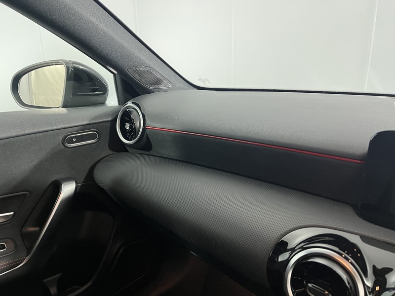 2021 (70) MERCEDES-BENZ A CLASS A200d AMG Line 4dr Auto 5695658