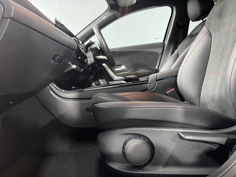 2021 (70) MERCEDES-BENZ A CLASS A200d AMG Line 4dr Auto 5695665