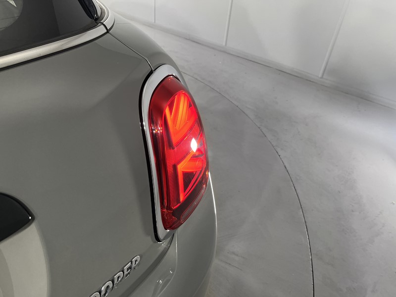 2020 (70) MINI HATCHBACK 1.5 Cooper Classic II 5dr 5698230