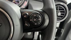 2020 (70) MINI HATCHBACK 1.5 Cooper Classic II 5dr 5698217