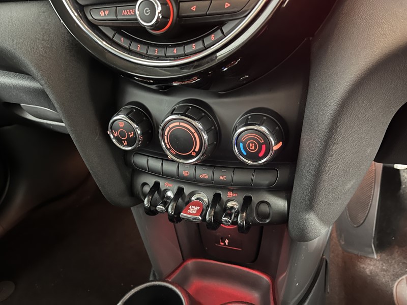 2020 (70) MINI HATCHBACK 1.5 Cooper Classic II 5dr 5698223