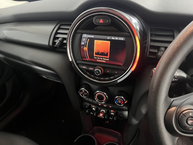 2020 (70) MINI HATCHBACK 1.5 Cooper Classic II 5dr 5698202