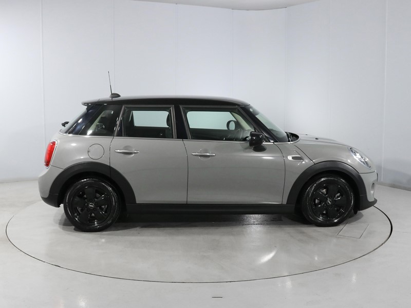 2020 (70) MINI HATCHBACK 1.5 Cooper Classic II 5dr 5698197