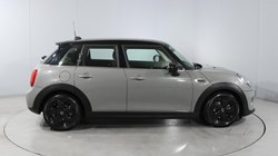 2020 (70) MINI HATCHBACK 1.5 Cooper Classic II 5dr 5698197