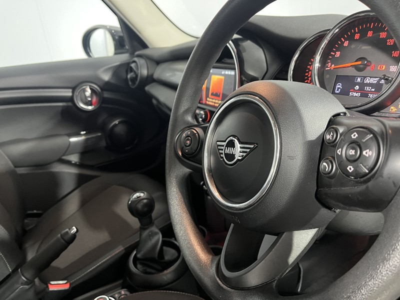 2020 (70) MINI HATCHBACK 1.5 Cooper Classic II 5dr 5698215