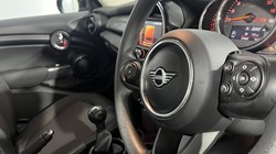 2020 (70) MINI HATCHBACK 1.5 Cooper Classic II 5dr 5698215