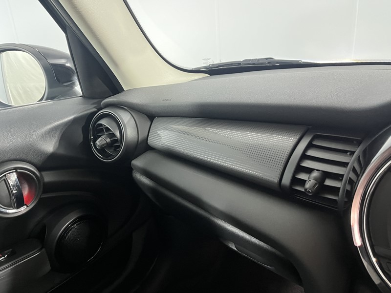2020 (70) MINI HATCHBACK 1.5 Cooper Classic II 5dr 5698219