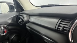 2020 (70) MINI HATCHBACK 1.5 Cooper Classic II 5dr 5698219