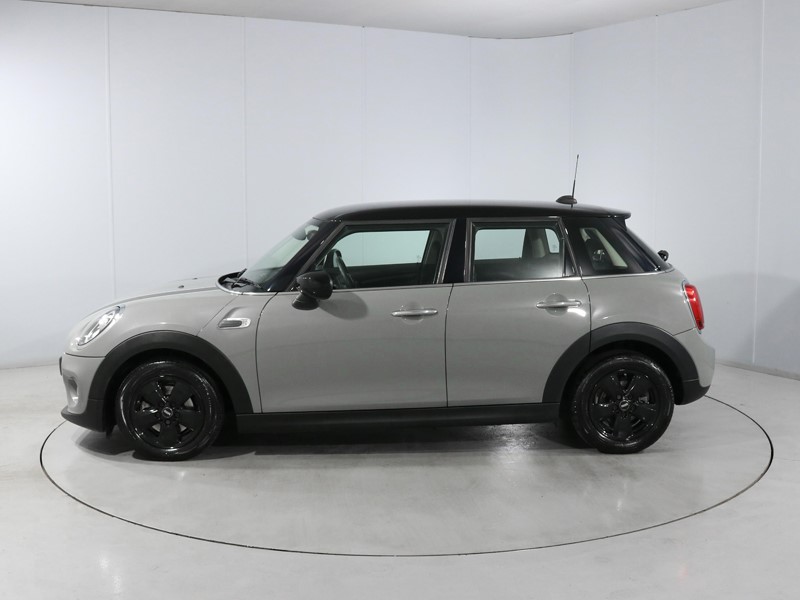 2020 (70) MINI HATCHBACK 1.5 Cooper Classic II 5dr 5698233