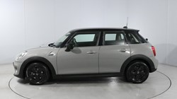 2020 (70) MINI HATCHBACK 1.5 Cooper Classic II 5dr 5698233