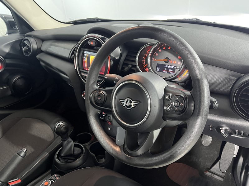 2020 (70) MINI HATCHBACK 1.5 Cooper Classic II 5dr 5698200