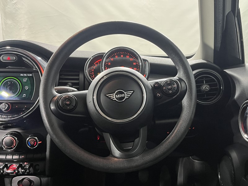 2020 (70) MINI HATCHBACK 1.5 Cooper Classic II 5dr 5698199