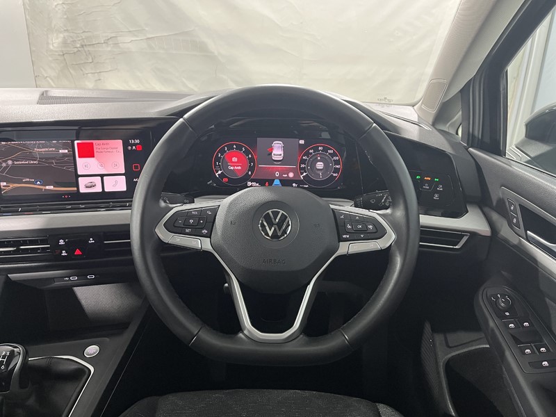 2020 (20) VOLKSWAGEN GOLF 1.5 TSI Life 5dr 5681587