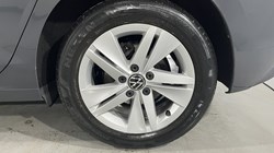 2020 (20) VOLKSWAGEN GOLF 1.5 TSI Life 5dr 5681596
