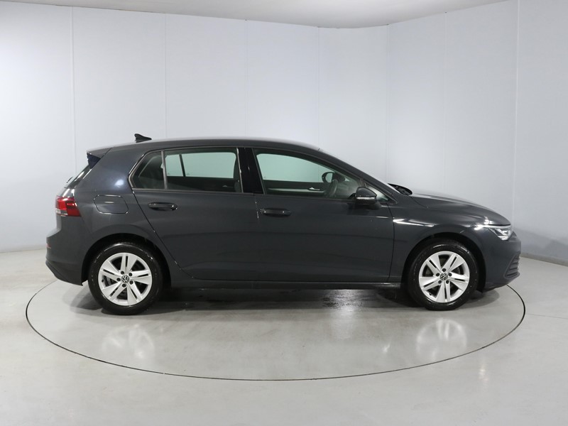 2020 (20) VOLKSWAGEN GOLF 1.5 TSI Life 5dr 5681585