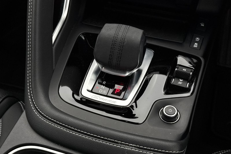 2024 (74) JAGUAR E-PACE 2.0 D200 R-Dynamic SE Black 5dr Auto 4967655