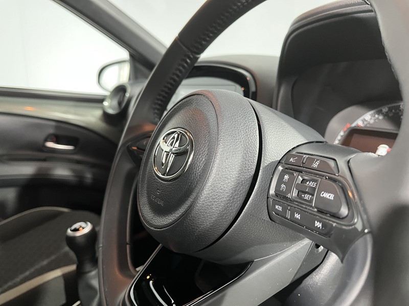 2022 (22) TOYOTA AYGO X 1.0 VVT-i Edge 5dr 5697943