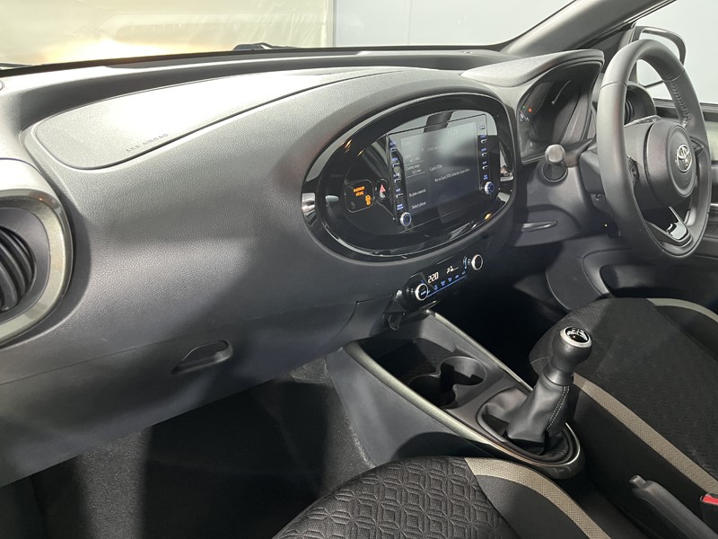 2022 (22) TOYOTA AYGO X 1.0 VVT-i Edge 5dr 5697931