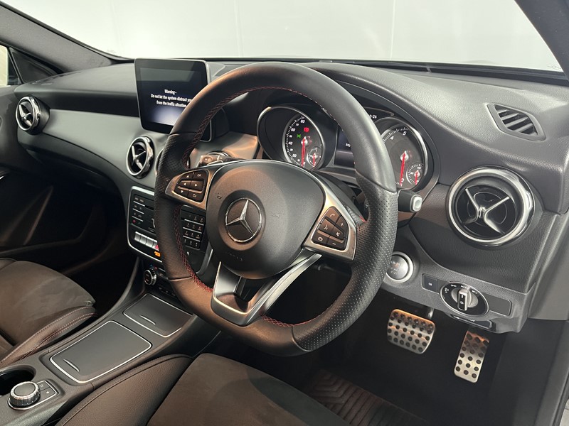 2019 (69) MERCEDES-BENZ GLA 180 AMG Line Edition 5dr Auto 5791140