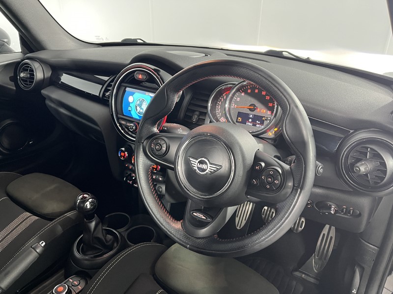 2018 (18) MINI CONVERTIBLE 1.5 Cooper II 2dr 5812526