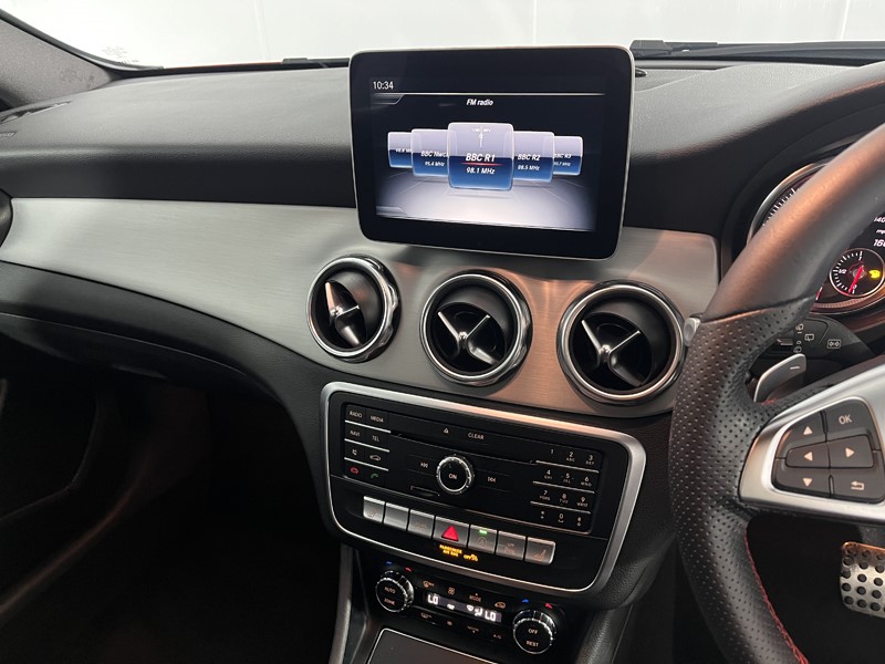 2020 (20) MERCEDES-BENZ GLA 180 AMG Line Edition 5dr Auto 5862506