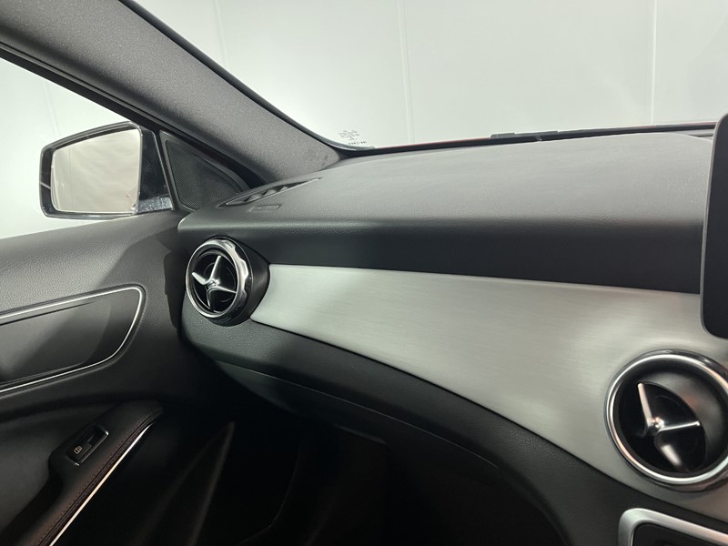 2020 (20) MERCEDES-BENZ GLA 180 AMG Line Edition 5dr Auto 5862524