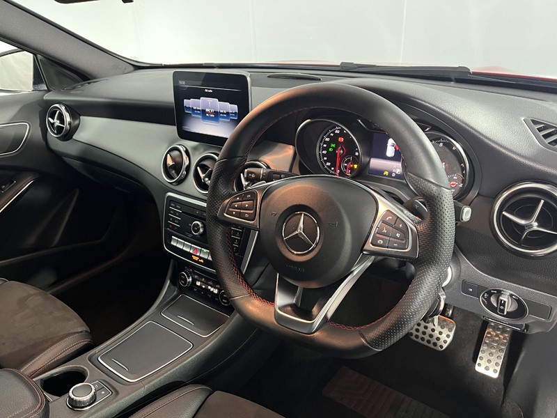 2020 (20) MERCEDES-BENZ GLA 180 AMG Line Edition 5dr Auto 5862504