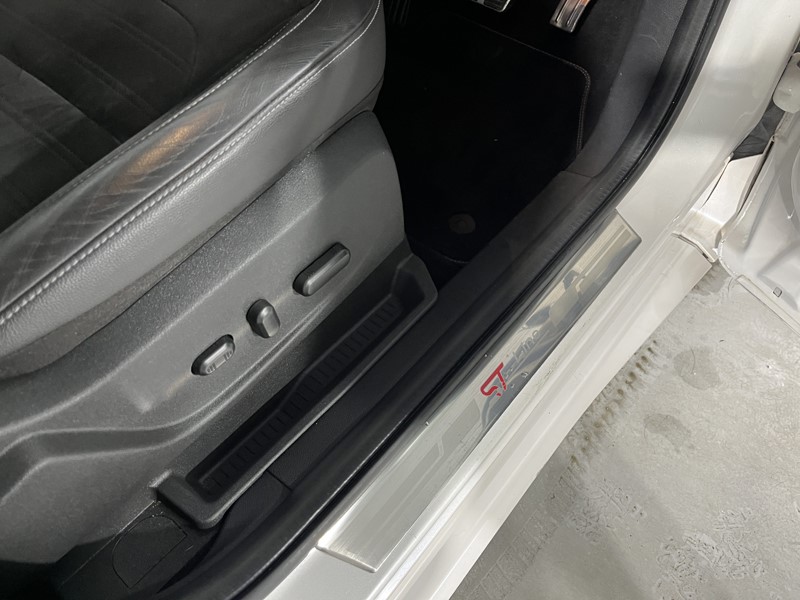 2017 (67) FORD KUGA 2.0 TDCi 180 ST-Line X 5dr Auto 5884182