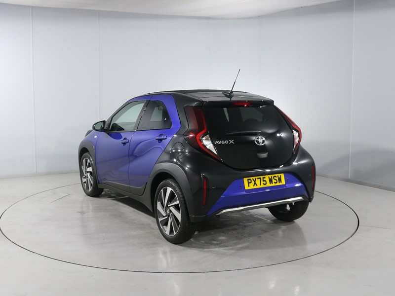 2025 (75) TOYOTA AYGO X 1.0 VVT-i Exclusive 5dr Auto 1