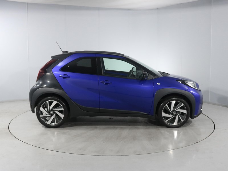 2025 (75) TOYOTA AYGO X 1.0 VVT-i Exclusive 5dr Auto 5911565